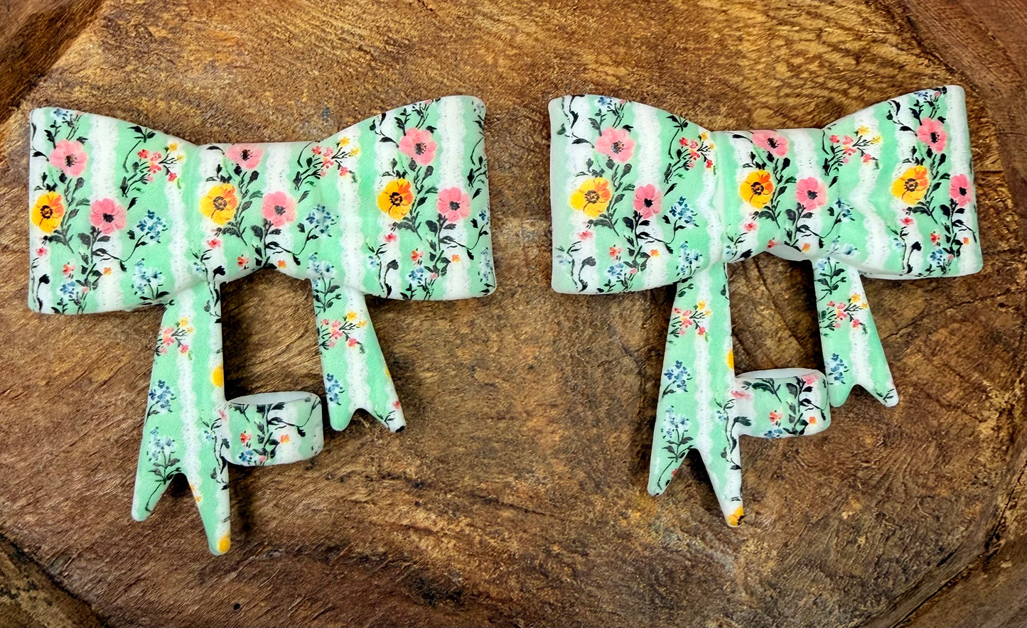 White lace green & floral strawtopper bow