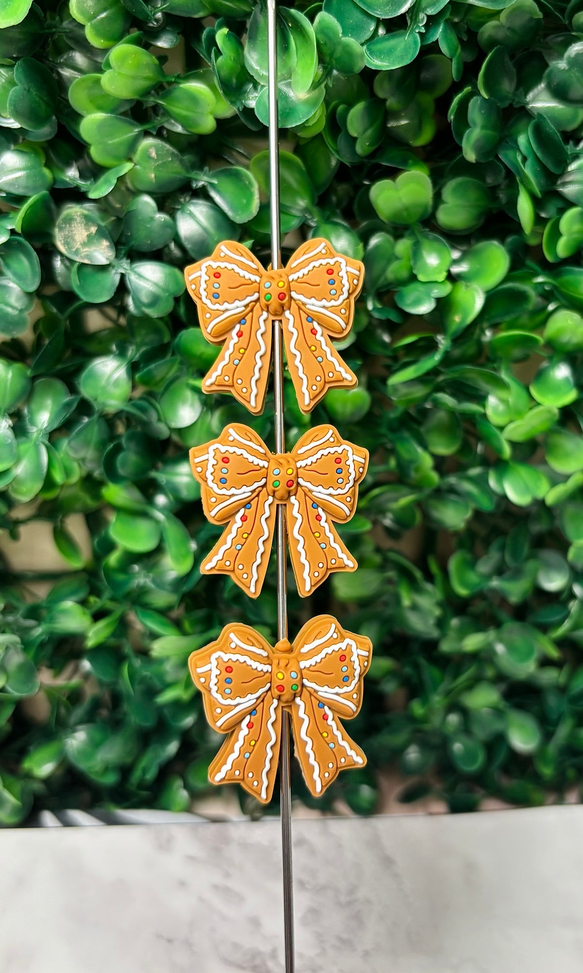 Gingerbread bow focal