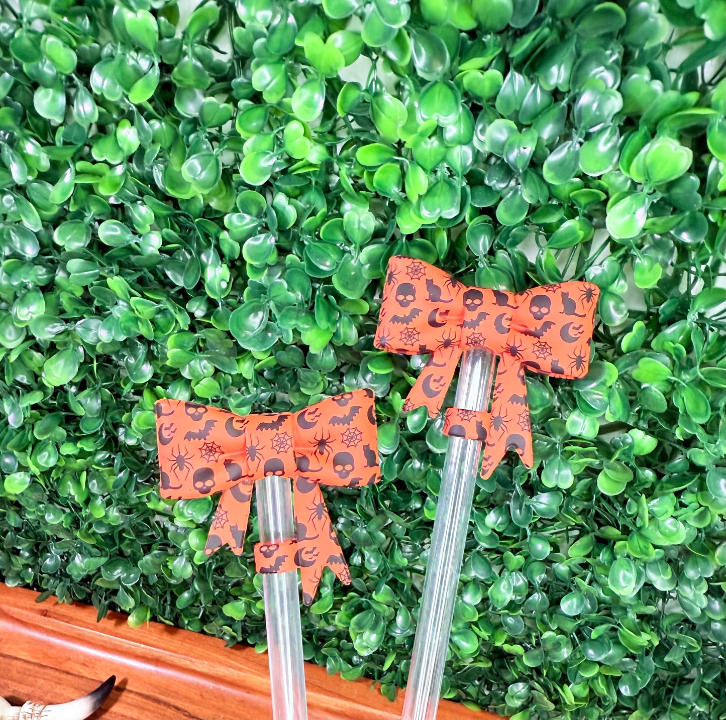 Skull and bat dark orange strawtopper bow
