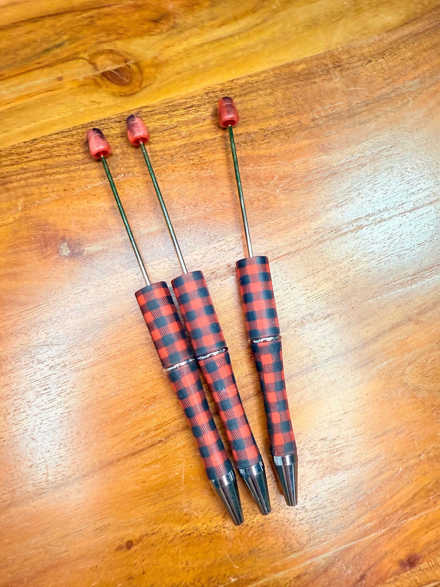 Red and black plaid beadable pen