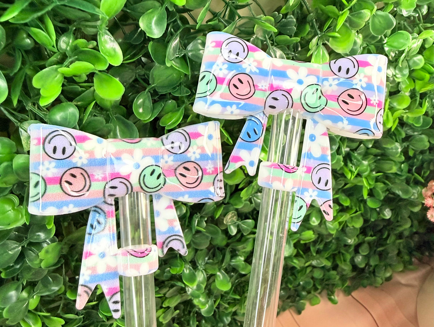 Liquid Daisy Smiley strawtopper bow