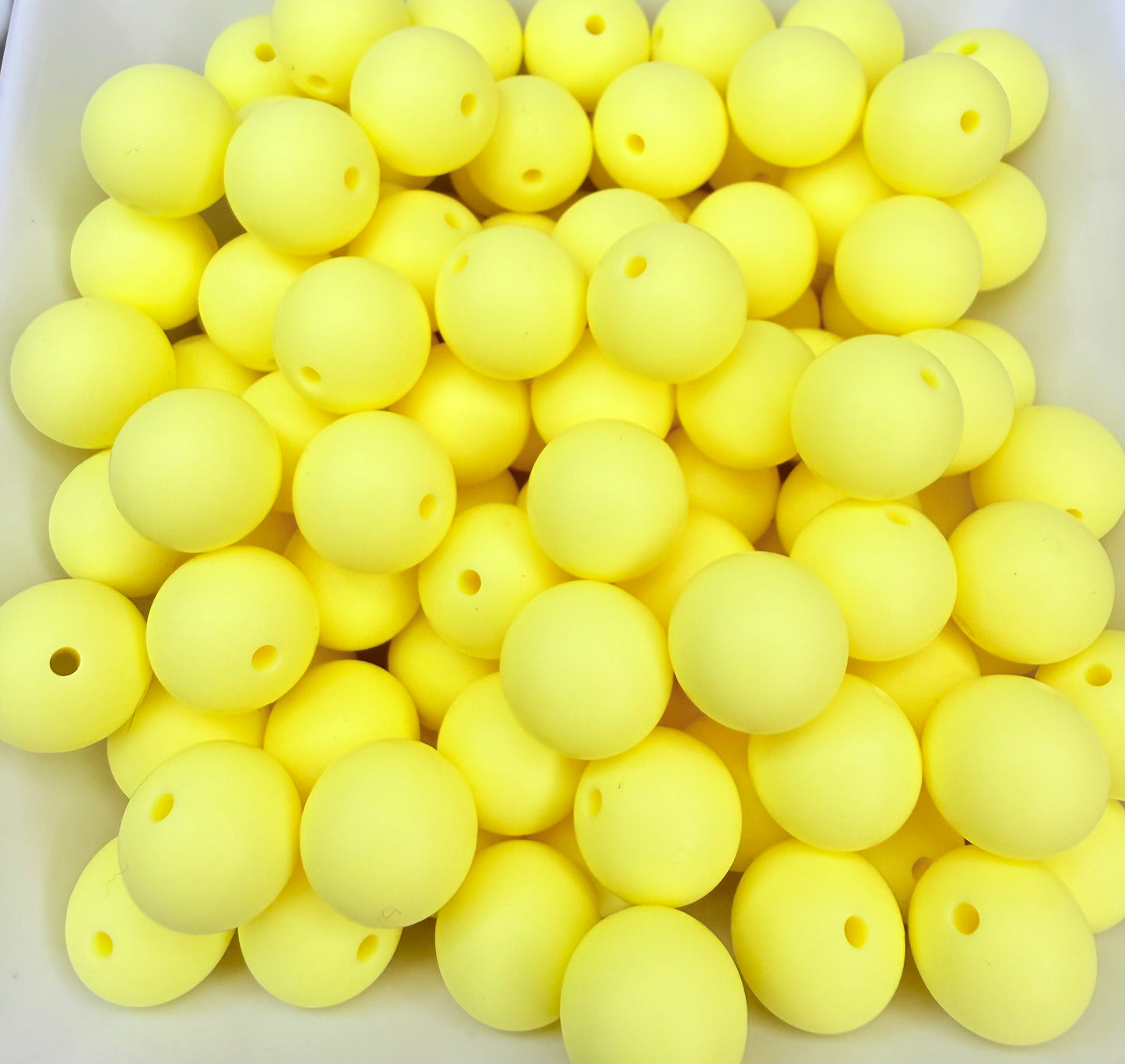 15mm Butter yellow silicone bead