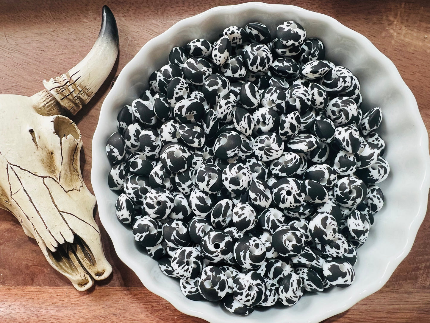12mm Black and white cowhide lentils