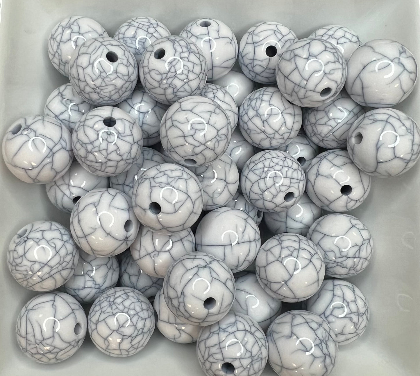 20mm white crackle acrylic beads (pack of 5)