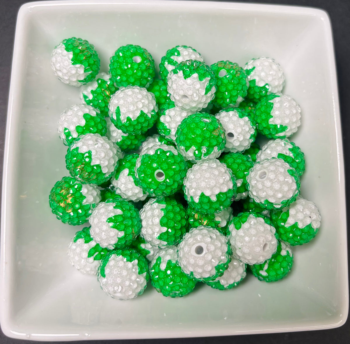 20mm Christmas frosted drip acrylic beads (2 colors)
