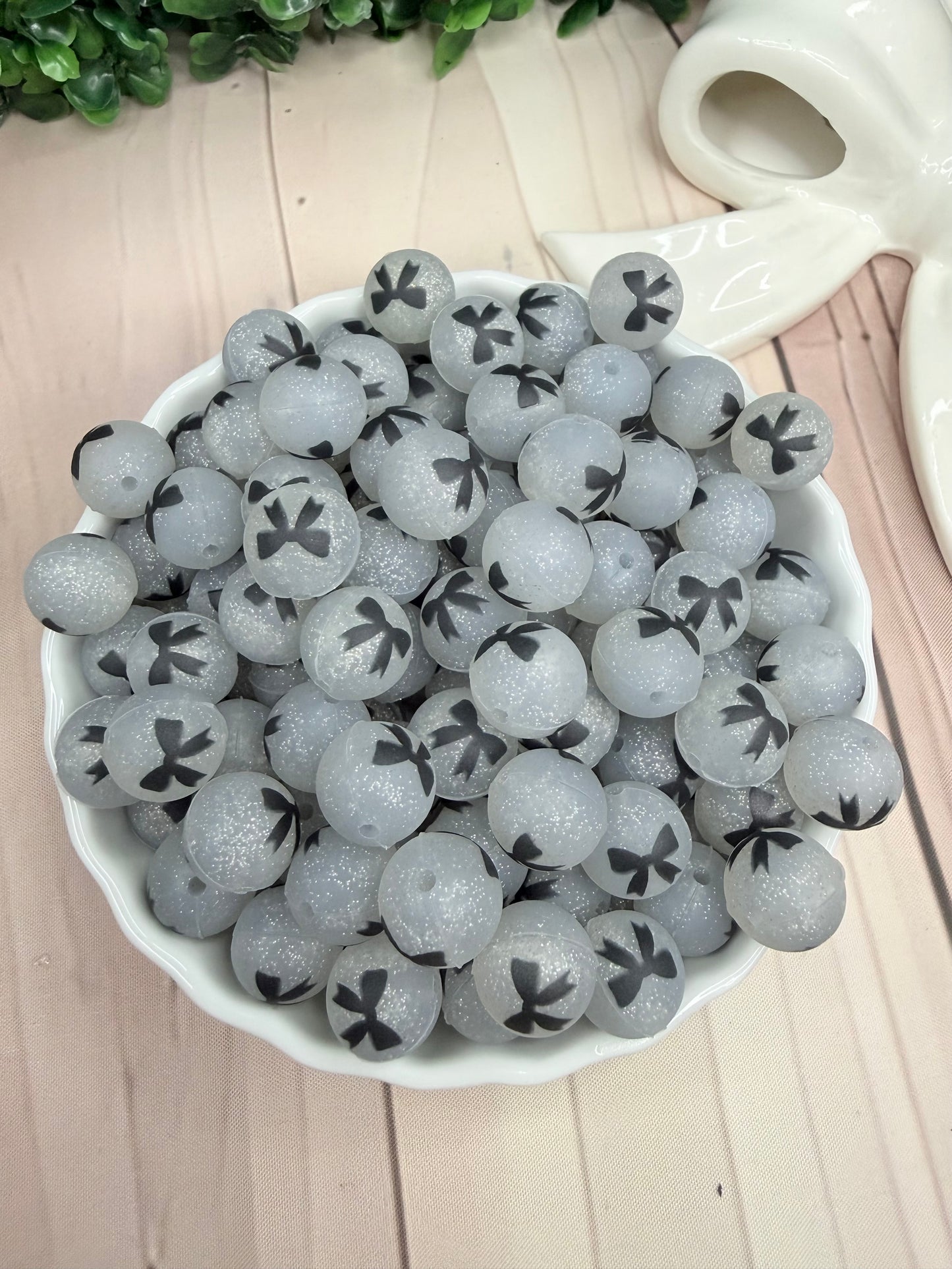 15mm black glitter bow printed beads (pack of 5) •Exclusive•
