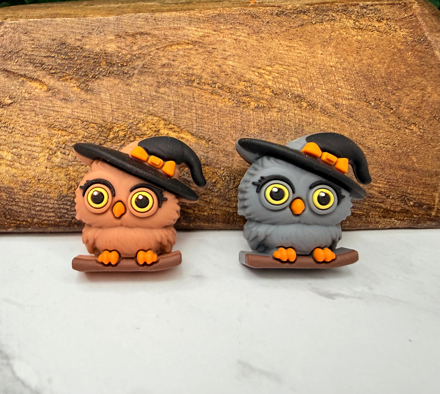Hoot the owl with witch hat Focal