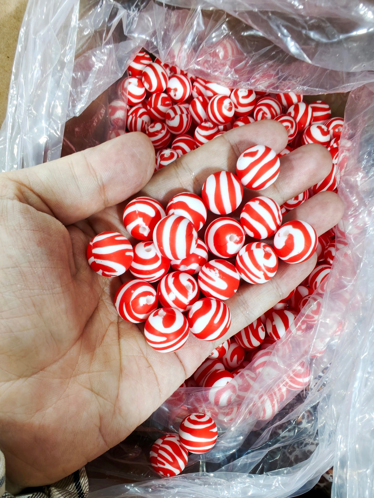15mm Candy cane swirl printed beads (pack of 5) •Matches bandana bow