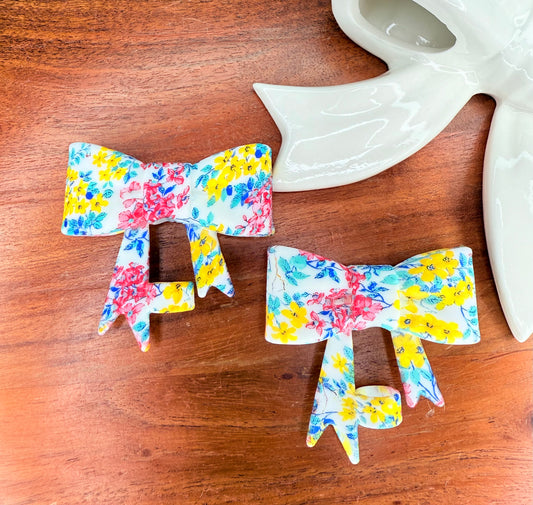 Spring floral strawtopper bow