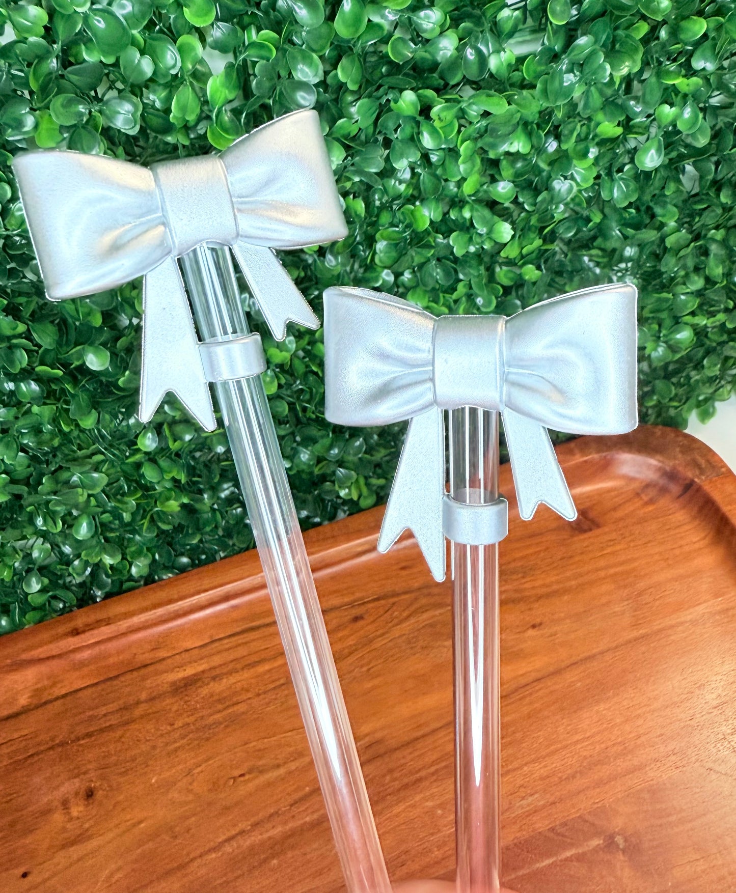Metallic Silver Strawtopper bow