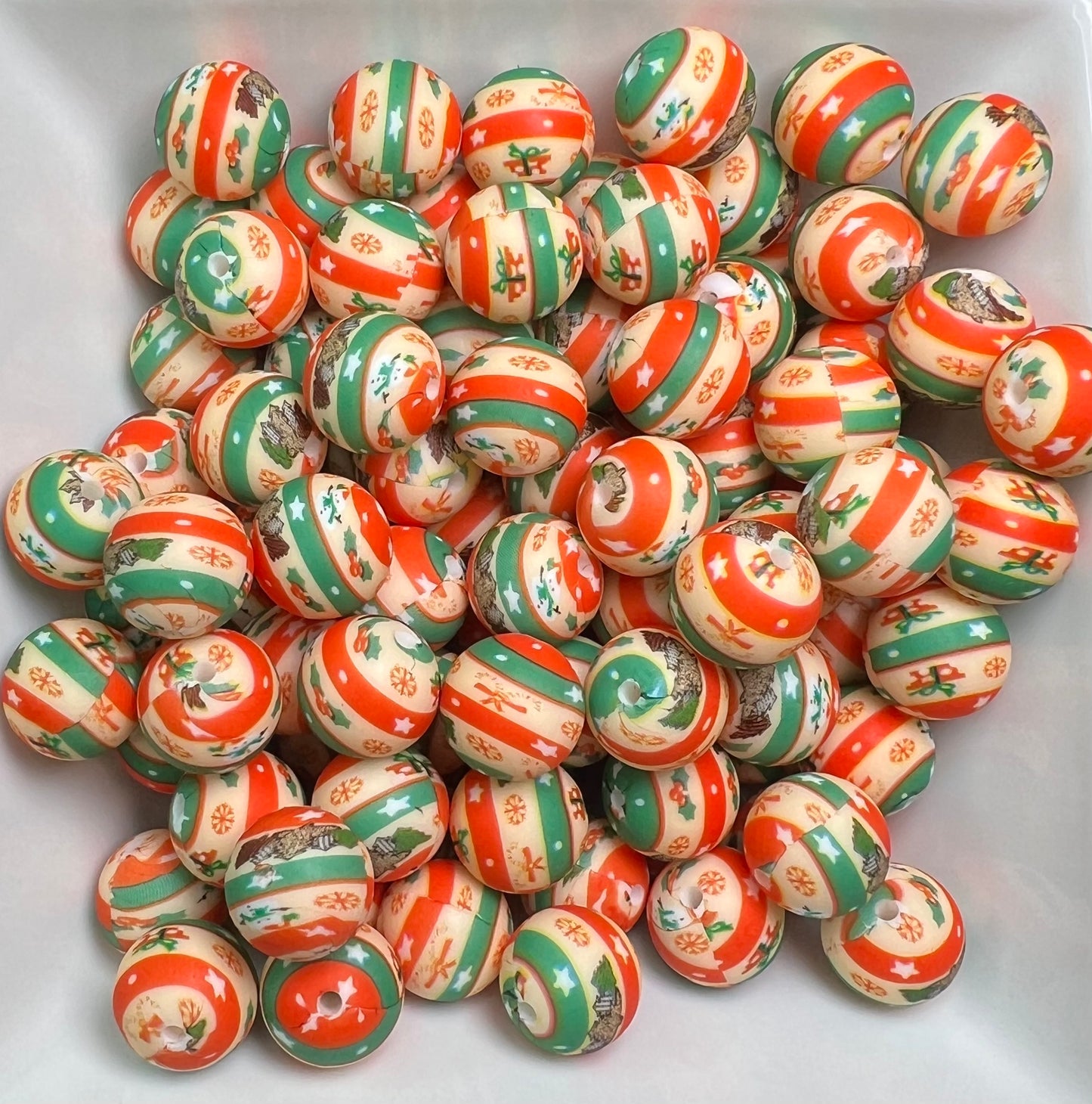 15mm Holiday red and green beads (pack of 5)