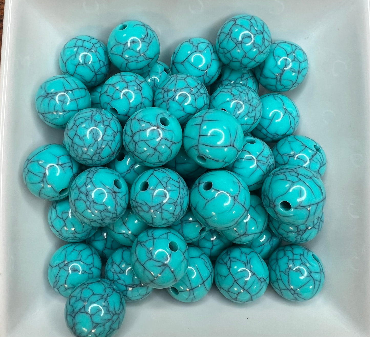 20mm turquoise crackle acrylic beads (pack of 5)