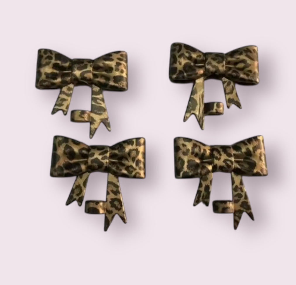 Metallic bronze cheetah strawtoppers bow