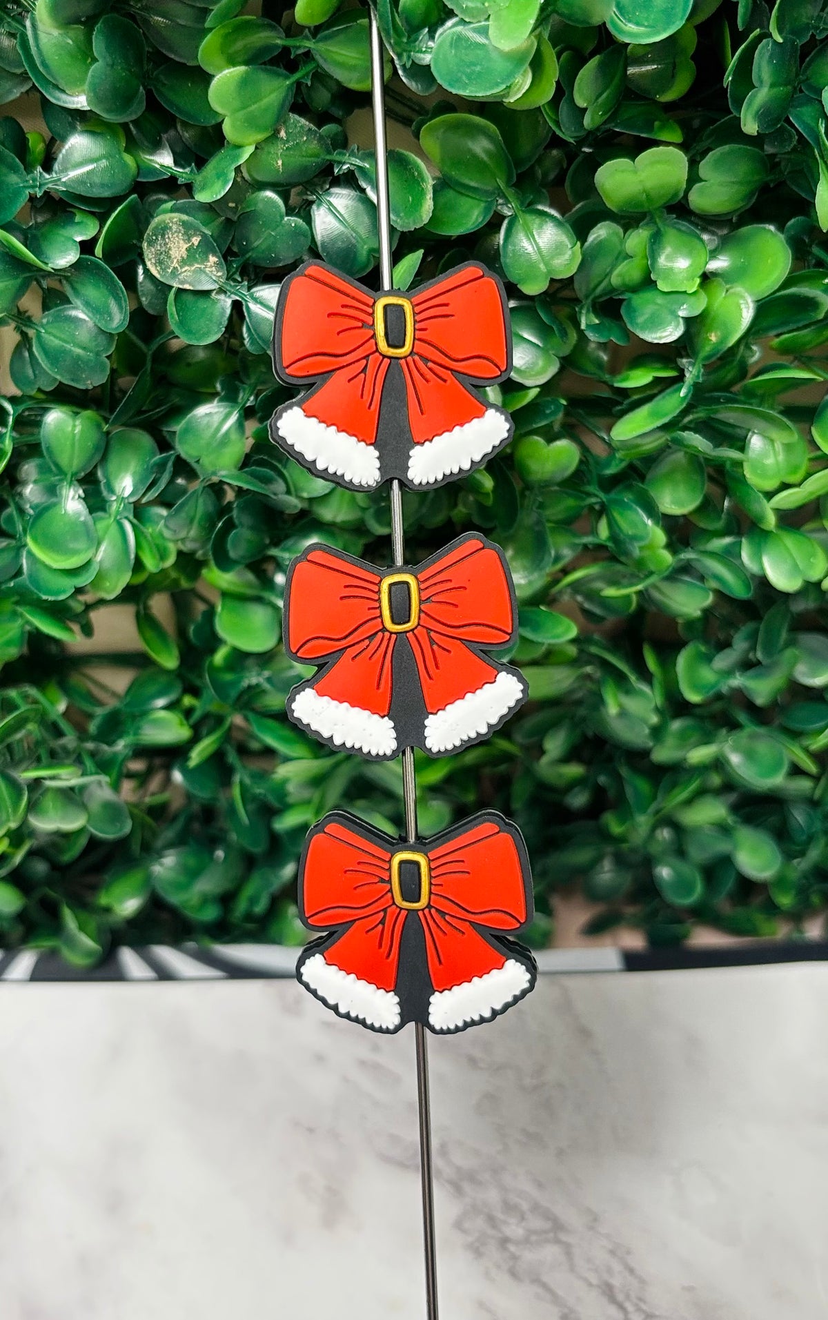Santa bow focal