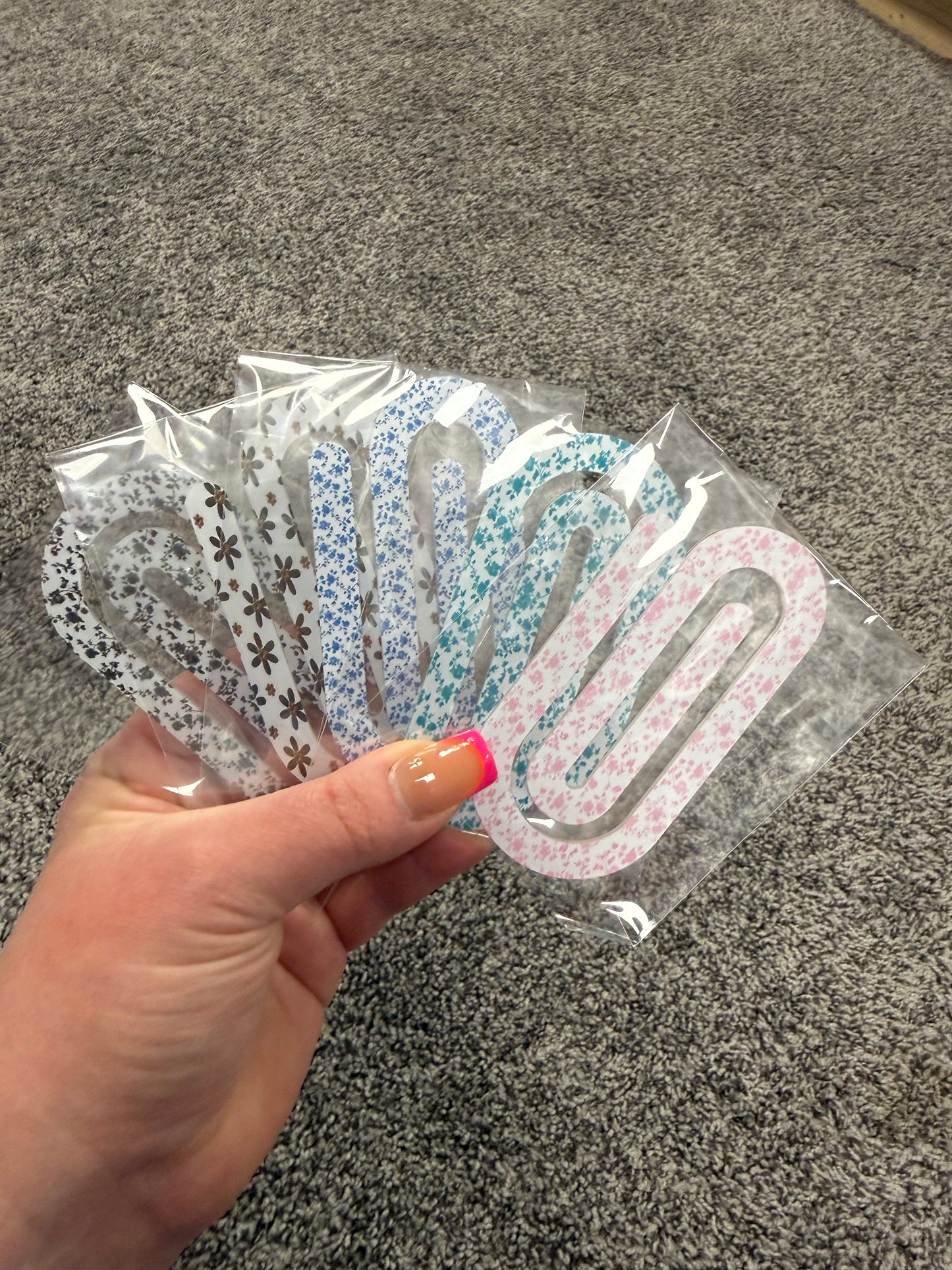 Random pack of 5 jumbo clips
